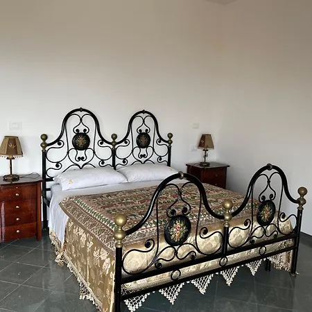 Residenza Domus Aurea Tropea- Vista Mare 招待所 圣多米尼卡