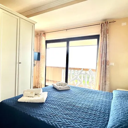Residenza Domus Aurea Tropea- Vista Mare 招待所 圣多米尼卡