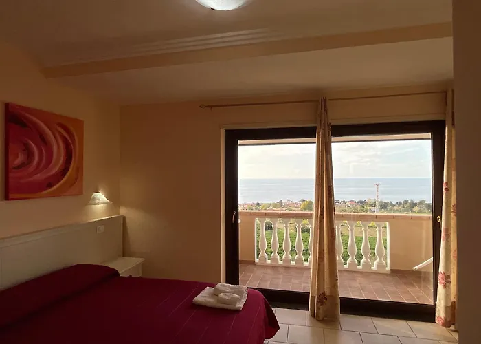 Residenza Domus Aurea Tropea- Vista Mare Affittacamere 3*
