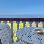 Residenza Domus Aurea Tropea- Vista Mare بيت ضيافة 3*