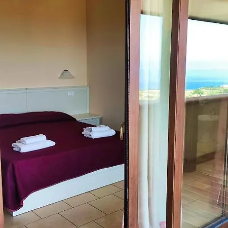 Pensjonat Residenza Domus Aurea Tropea- Vista Mare 3*