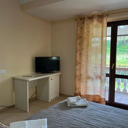 Pensjonat Residenza Domus Aurea Tropea- Vista Mare 3*
