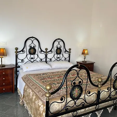 Residenza Domus Aurea Tropea- Vista Mare Guest house