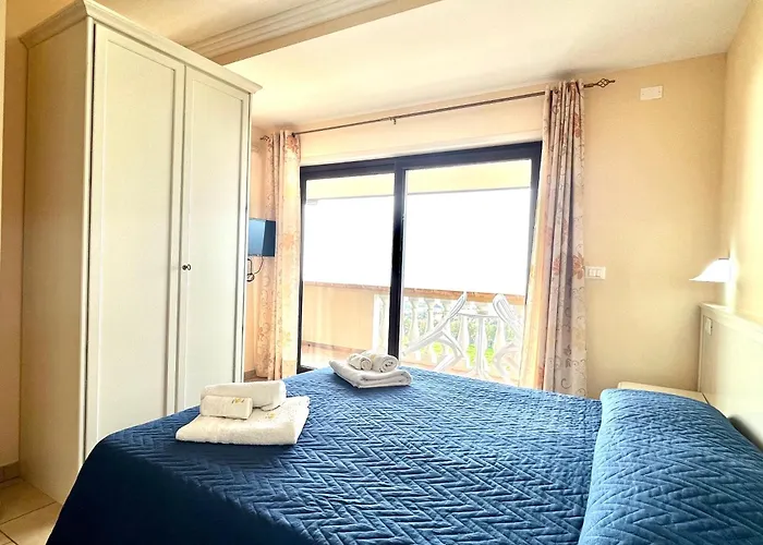 Residenza Domus Aurea Tropea- Vista Mare Πανσιόν Santa Domenica (Vibo Valentia)